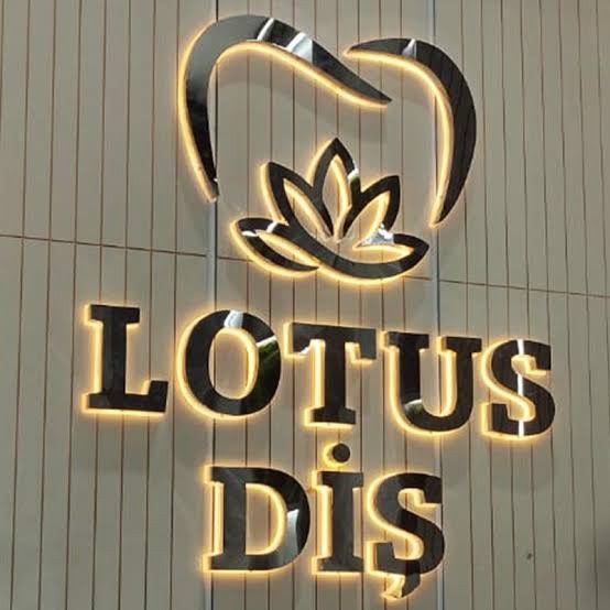 Lotus Diş kliniği tabelası