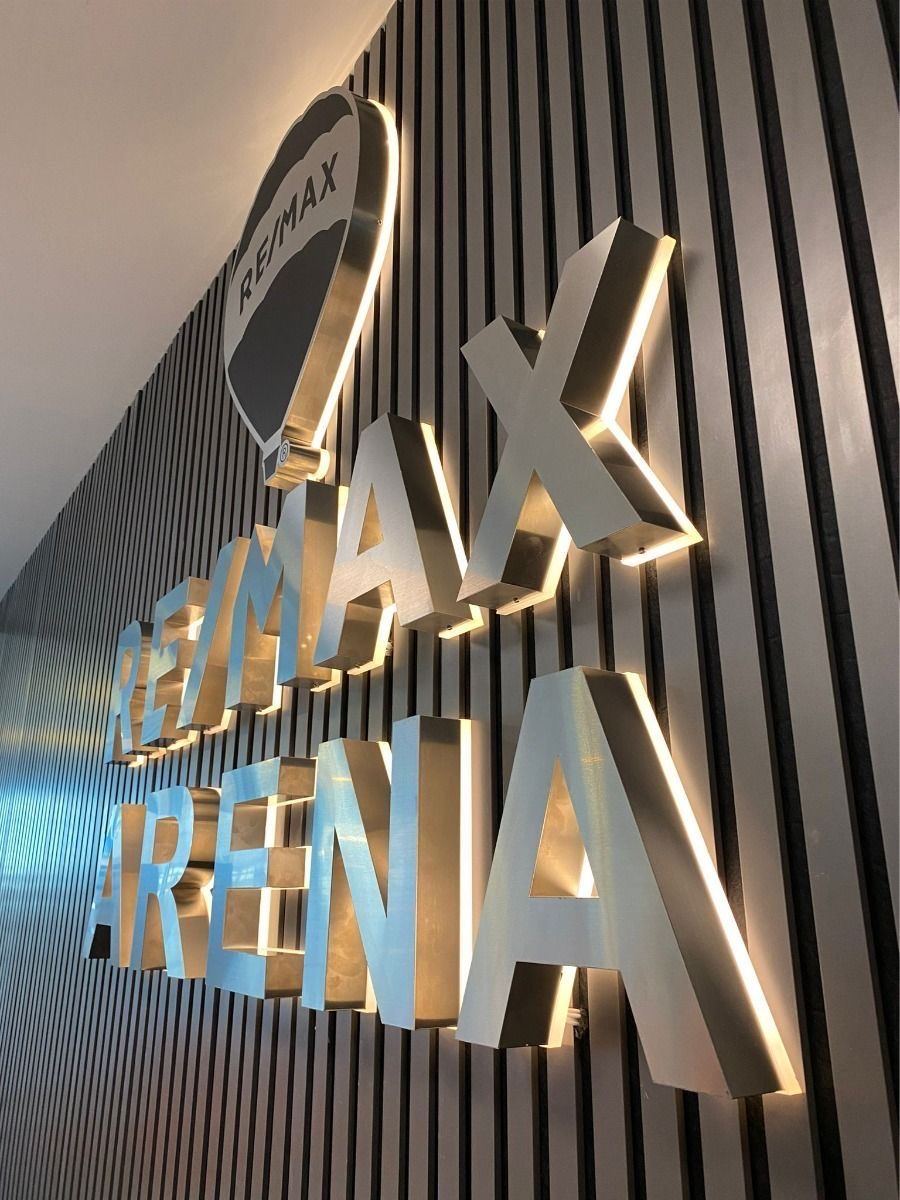 RE/MAX Arena ışıklı tabela